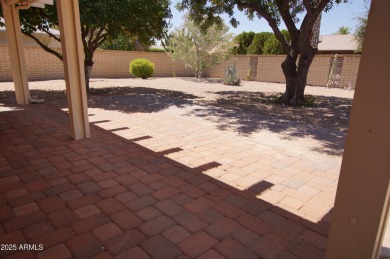 This charming home offers 2 bedrooms, 2 bathrooms, plus a on Pebblebrook Golf Course in Arizona - for sale on GolfHomes.com, golf home, golf lot