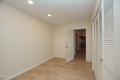 This charming home offers 2 bedrooms, 2 bathrooms, plus a on Pebblebrook Golf Course in Arizona - for sale on GolfHomes.com, golf home, golf lot