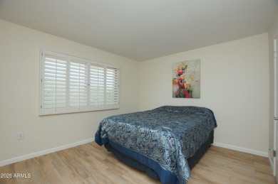 This charming home offers 2 bedrooms, 2 bathrooms, plus a on Pebblebrook Golf Course in Arizona - for sale on GolfHomes.com, golf home, golf lot