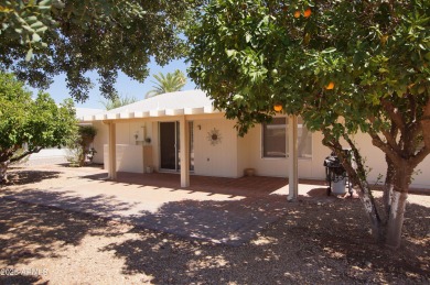This charming home offers 2 bedrooms, 2 bathrooms, plus a on Pebblebrook Golf Course in Arizona - for sale on GolfHomes.com, golf home, golf lot