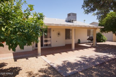 This charming home offers 2 bedrooms, 2 bathrooms, plus a on Pebblebrook Golf Course in Arizona - for sale on GolfHomes.com, golf home, golf lot