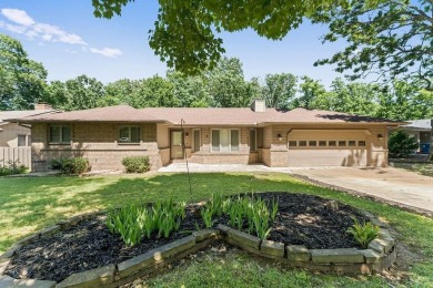 Wonderful home in the Somerset Subdivision! Well-maintained home on Bella Vista Country Club and Golf Course in Arkansas - for sale on GolfHomes.com, golf home, golf lot