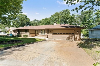 Wonderful home in the Somerset Subdivision! Well-maintained home on Bella Vista Country Club and Golf Course in Arkansas - for sale on GolfHomes.com, golf home, golf lot