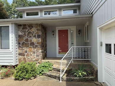 INDIAN HILLS GOLF COURSE BEAUTY!!  Step into the entryway & be on Indian Hills Country Club in Arkansas - for sale on GolfHomes.com, golf home, golf lot