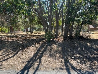 LEVEL BEAUTIFUL HOMESITE ON THE RIDGE AT THE RUNNING Y. Cinnamon on Running Y Ranch Resort in Oregon - for sale on GolfHomes.com, golf home, golf lot