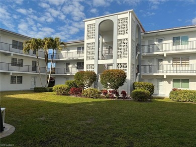 ESTATE SALE: HANDYMAN SPECIAL BARGAIN OPPORTUNITY! Completely on High Point Country Club in Florida - for sale on GolfHomes.com, golf home, golf lot