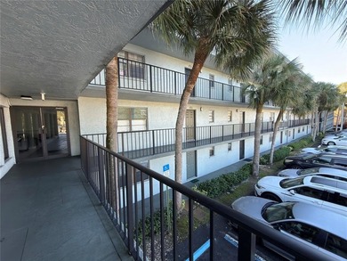 Welcome to beautiful Boca Raton! This move-in ready unit is a on Boca Dunes Golf and Country Club in Florida - for sale on GolfHomes.com, golf home, golf lot