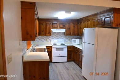 LAKE TANI GOLF COURSE HOME.  Over 1800 square feet of living on Lake Tansi Village Country Club in Tennessee - for sale on GolfHomes.com, golf home, golf lot