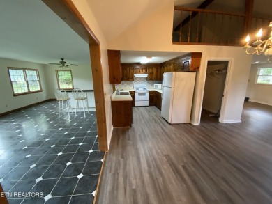 LAKE TANI GOLF COURSE HOME.  Over 1800 square feet of living on Lake Tansi Village Country Club in Tennessee - for sale on GolfHomes.com, golf home, golf lot