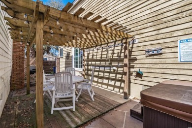 Beautifully remodeled and fully furnished 3 bedroom, 2 bath home on Beachwood Golf Club in South Carolina - for sale on GolfHomes.com, golf home, golf lot