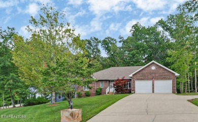 Welcome to a beautifully maintained ranch home, ideally situated on Heatherhurst Golf Course in Tennessee - for sale on GolfHomes.com, golf home, golf lot