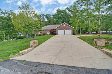 Welcome to a beautifully maintained ranch home, ideally situated on Heatherhurst Golf Course in Tennessee - for sale on GolfHomes.com, golf home, golf lot