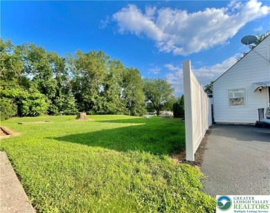 Beautiful Single and VERY LOW maintenance home in the upscale on Wyoming Valley Country Club in Pennsylvania - for sale on GolfHomes.com, golf home, golf lot