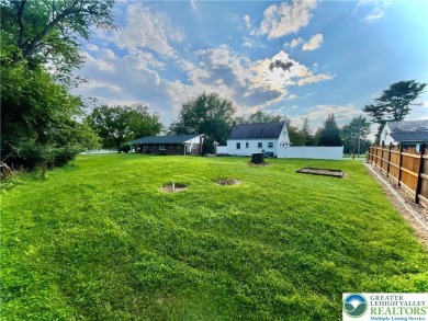 Beautiful Single and VERY LOW maintenance home in the upscale on Wyoming Valley Country Club in Pennsylvania - for sale on GolfHomes.com, golf home, golf lot