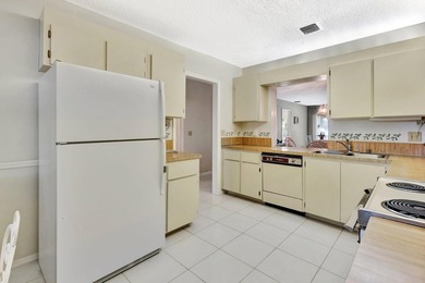 PRICED TO SELL! A Must See! Don't miss this light and bright on Martin County Golf Course in Florida - for sale on GolfHomes.com, golf home, golf lot