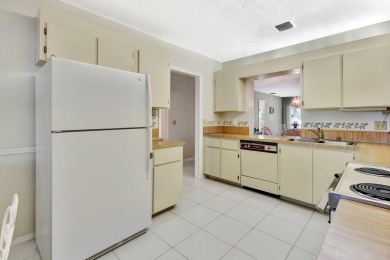 Priced to Sell! A Must See! Don't miss this light and bright on Martin County Golf Course in Florida - for sale on GolfHomes.com, golf home, golf lot