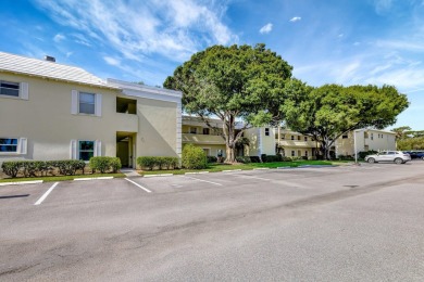 Priced to Sell! A Must See! Don't miss this light and bright on Martin County Golf Course in Florida - for sale on GolfHomes.com, golf home, golf lot