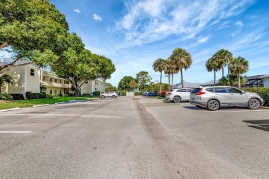 Priced to Sell! A Must See! Don't miss this light and bright on Martin County Golf Course in Florida - for sale on GolfHomes.com, golf home, golf lot