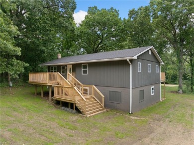 So much space!! Check out this home in Diamond City. Just on Diamond Hills Country Club in Arkansas - for sale on GolfHomes.com, golf home, golf lot