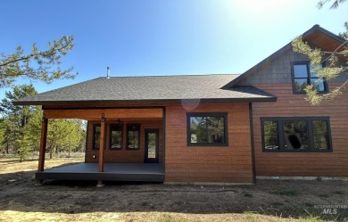 Brand NEW custom home on 1.4 acres GOLF COURSE FRONTAGE on Jug Mountain Ranch Golf Course in Idaho - for sale on GolfHomes.com, golf home, golf lot