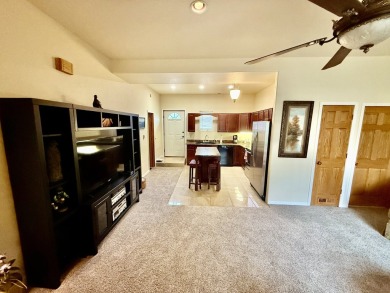 Enjoy beautiful, low-maintenance living in this updated 914 sq on Smoky Hill Country Club in Kansas - for sale on GolfHomes.com, golf home, golf lot