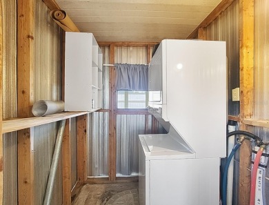 Adorable one bedroom, open kitchen to living Room, Manufactured on Pennbrooke Fairways in Florida - for sale on GolfHomes.com, golf home, golf lot