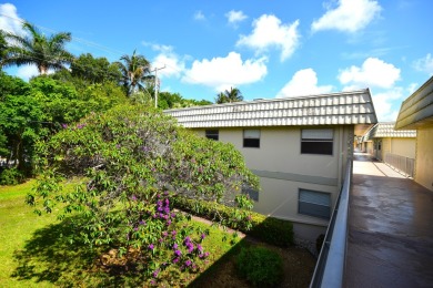 Live the relaxed Florida lifestyle in Kings Point! Second floor on Addison Reserve in Florida - for sale on GolfHomes.com, golf home, golf lot