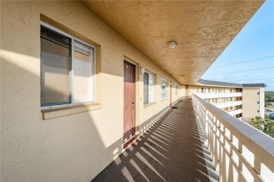 CHARMING STUDIO/EFFICIENCY WITH RESORT-STYLE AMENTIES. Welcome on Seminole Lake Country Club in Florida - for sale on GolfHomes.com, golf home, golf lot