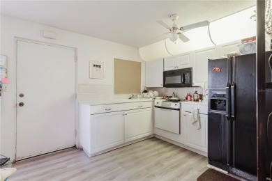 CHARMING STUDIO/EFFICIENCY WITH RESORT-STYLE AMENTIES. Welcome on Seminole Lake Country Club in Florida - for sale on GolfHomes.com, golf home, golf lot
