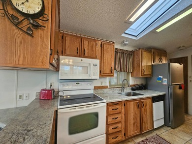 This charming 1-bedroom, 1.5-bathroom home with an Arizona room on Viewpoint Golf Resort in Arizona - for sale on GolfHomes.com, golf home, golf lot