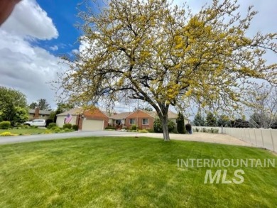 You will see the pride of ownership on this move in ready on Purple Sage Golf Course in Idaho - for sale on GolfHomes.com, golf home, golf lot