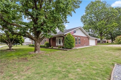 Charming 3 bed, 2 bath single-level home in a quiet Siloam on Dawn Hill Country Club in Arkansas - for sale on GolfHomes.com, golf home, golf lot