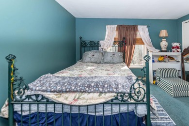 Charming 3-Bedroom Home in Amenity-Filled Pocono Farms Country on Pocono Farms Country Club in Pennsylvania - for sale on GolfHomes.com, golf home, golf lot
