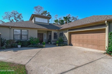 Immaculate & updated 2BR 2BA home on cul-de-sac in Wedgewood on Spruce Creek Golf Club in Florida - for sale on GolfHomes.com, golf home, golf lot