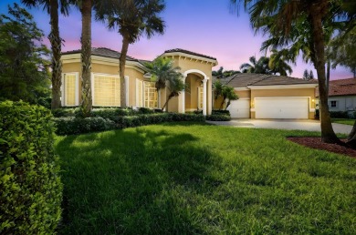 Welcome to 862 Forest Glen Ln a 5 Bedroom 3 Bath home in on Binks Forest Golf Club in Florida - for sale on GolfHomes.com, golf home, golf lot