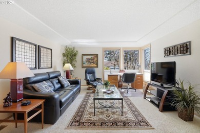 One of the Best Custom Floor Plans in Fairway Village. This on Fairway Village Golf and Country Club in Washington - for sale on GolfHomes.com, golf home, golf lot