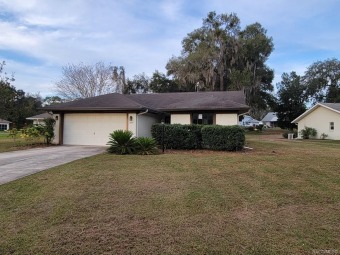 Perfectly situated 2/2/2 on a corner lot in Canterbury Lake on LakeSide Country Club in Florida - for sale on GolfHomes.com, golf home, golf lot
