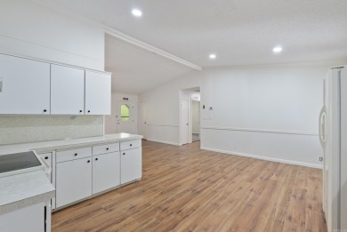 New listing, priced to sell! This recently remodeled, 3-bedroom on DeSoto Golf Course in Arkansas - for sale on GolfHomes.com, golf home, golf lot