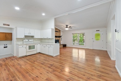 New listing, priced to sell! This recently remodeled, 3-bedroom on DeSoto Golf Course in Arkansas - for sale on GolfHomes.com, golf home, golf lot