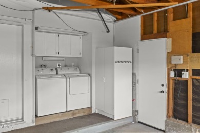 This beautifully appointed Springs home is located in one of the on Camarillo Springs Golf Club in California - for sale on GolfHomes.com, golf home, golf lot