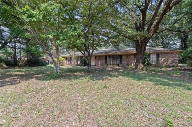 USDA Eligible!! Great bones, Extra large lot (.9 of an acre) on Magnolia Grove Golf Club in Alabama - for sale on GolfHomes.com, golf home, golf lot