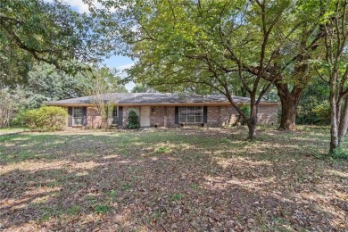 USDA Eligible!! Great bones, Extra large lot (.9 of an acre) on Magnolia Grove Golf Club in Alabama - for sale on GolfHomes.com, golf home, golf lot