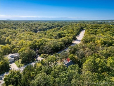 Move-In Ready Kay's Point Home in Four Seasons! Enjoy main-level on Seasons Ridge At Four Seasons in Missouri - for sale on GolfHomes.com, golf home, golf lot