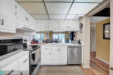 Do you like golf? This is the perfect home for you.  2 Bedroom/ on Wynmoor Golf Course in Florida - for sale on GolfHomes.com, golf home, golf lot