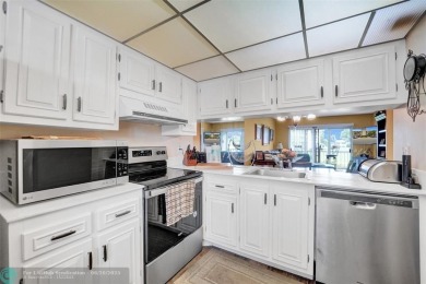 Do you like golf? This is the perfect home for you.  2 Bedroom/ on Wynmoor Golf Course in Florida - for sale on GolfHomes.com, golf home, golf lot