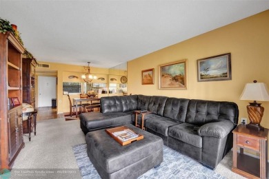 Do you like golf? This is the perfect home for you.  2 Bedroom/ on Wynmoor Golf Course in Florida - for sale on GolfHomes.com, golf home, golf lot