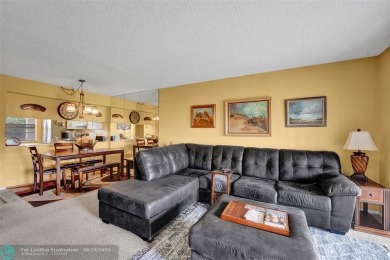 Do you like golf? This is the perfect home for you.  2 Bedroom/ on Wynmoor Golf Course in Florida - for sale on GolfHomes.com, golf home, golf lot