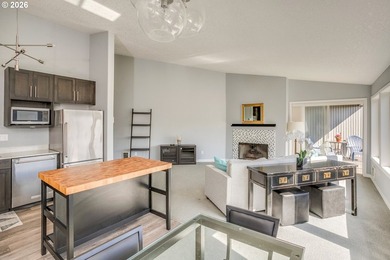 Golf Course View & Frontage! This attractive 2 bedroom/2 bath on  in Oregon - for sale on GolfHomes.com, golf home, golf lot