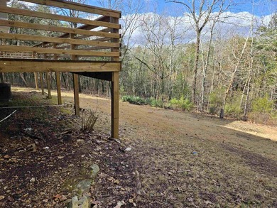 This wonderful 3 bedroom, 2 bath Cherokee Village home sits in a on Cherokee Village North Course in Arkansas - for sale on GolfHomes.com, golf home, golf lot