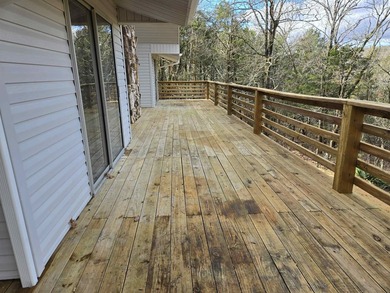 This wonderful 3 bedroom, 2 bath Cherokee Village home sits in a on Cherokee Village North Course in Arkansas - for sale on GolfHomes.com, golf home, golf lot